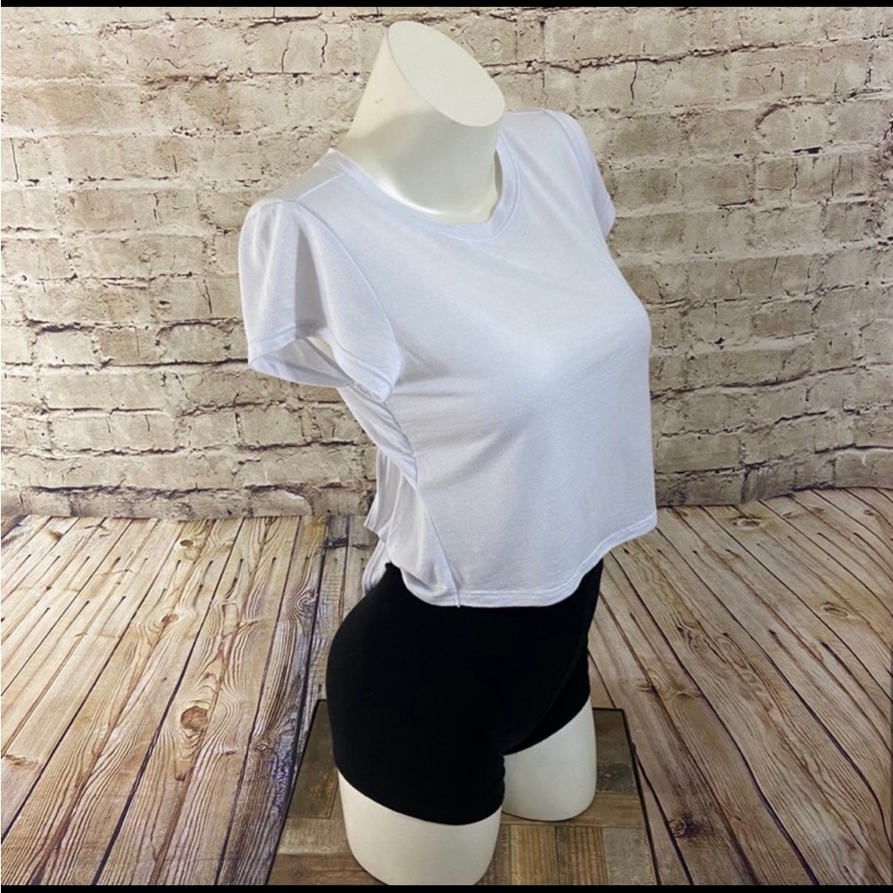Forever21 XS White Short Sleeve Workout Top w| Open Back